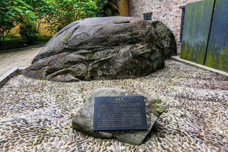 �����ں���������˭�ٴ�