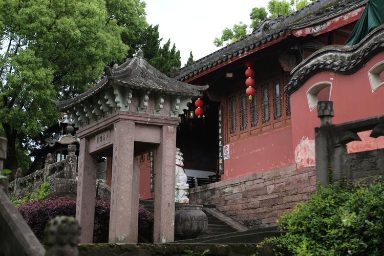 属猪的人是属兔人的贵人吗 1975属兔人的贵人是什么属相是什么意思? 属猪的人是属兔人的贵人吗 1975属兔人的贵人是什么属相是什么意思?