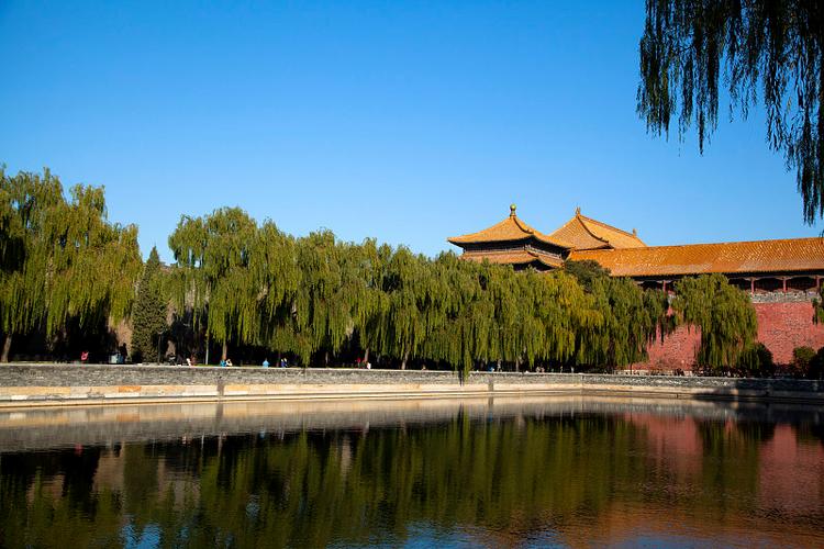 ��ָ��0.55%��3867.92���������ǿ ���гɽ���1.7����Ԫ