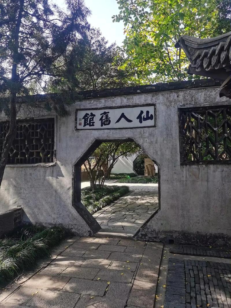 属鸡的人明年运势 属鸡人明年运势2025 属鸡的人明年运势 属鸡人明年运势2025